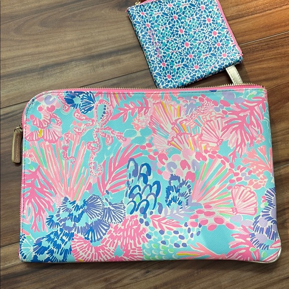 Lilly Pulitzer Pink and Blue Tropical Small Laptop Cover - Picture 4 of 5
